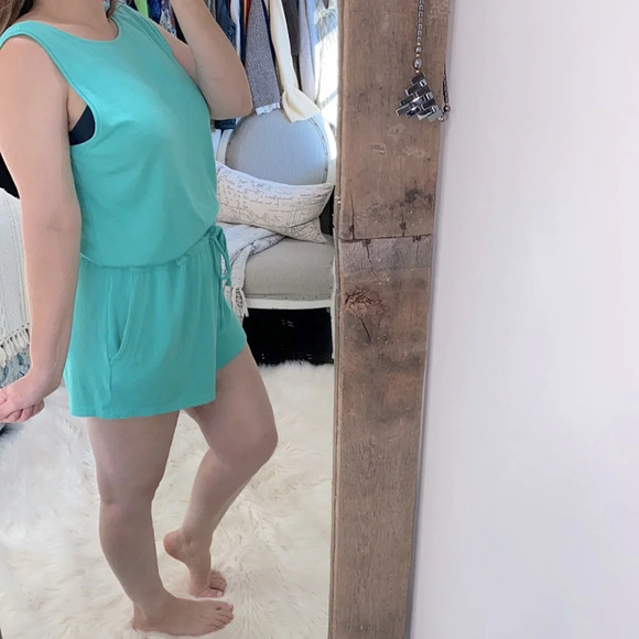 Gap romper size XLarge with pockets - Picture 2 of 7